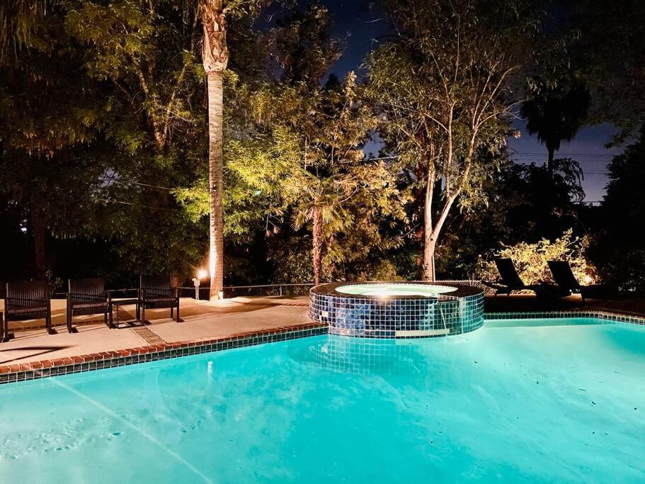 Pacific Dreams At Woodland Hills - 8 Bedroom With Pool & Hot Tub Holiday home *