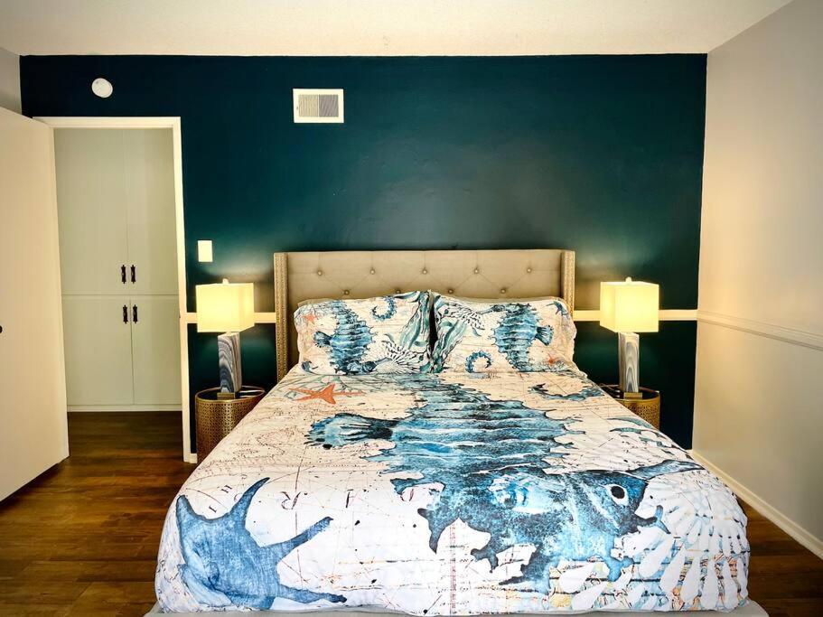 Pacific Dreams At Woodland Hills - 8 Bedroom With Pool & Hot Tub Holiday home *