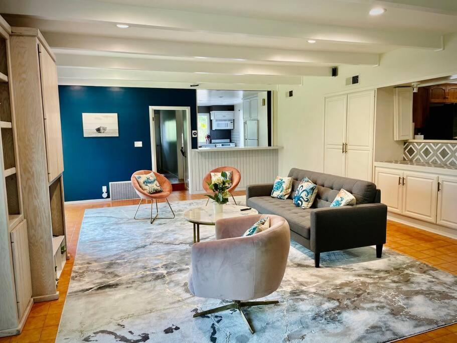 Pacific Dreams At Woodland Hills - 8 Bedroom With Pool & Hot Tub Holiday home Los Angeles