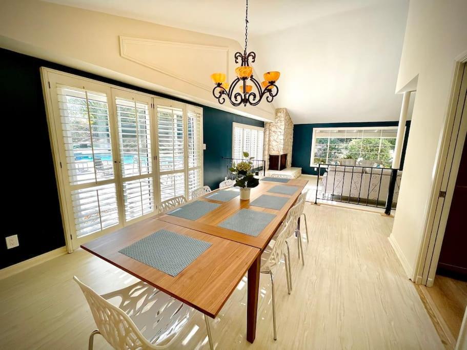 Pacific Dreams At Woodland Hills - 8 Bedroom With Pool & Hot Tub Holiday home