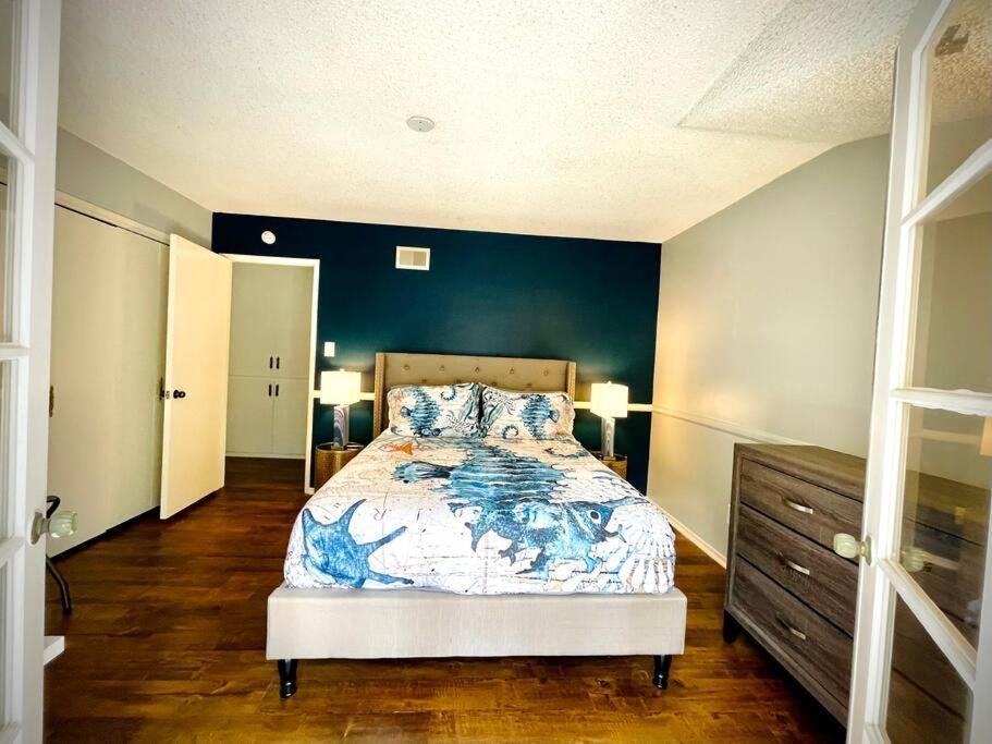 Pacific Dreams At Woodland Hills - 8 Bedroom With Pool & Hot Tub Holiday home