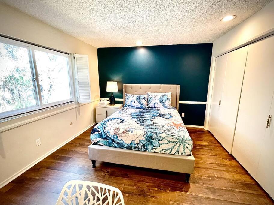 Pacific Dreams At Woodland Hills - 8 Bedroom With Pool & Hot Tub Holiday home