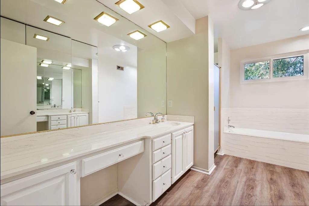 Holiday home Pacific Dreams At Woodland Hills - 8 Bedroom With Pool & Hot Tub